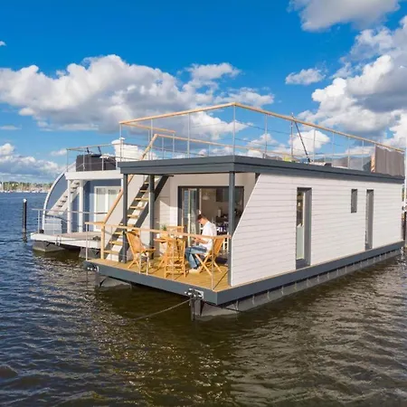 Hausboot Aegir Mit Dachterrasse In Am Ostseefjord Schlei Båthotell Schleswig